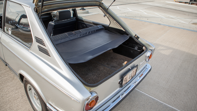 Illustration for article titled An automotive unicorn - BMW 2000 tii Touring